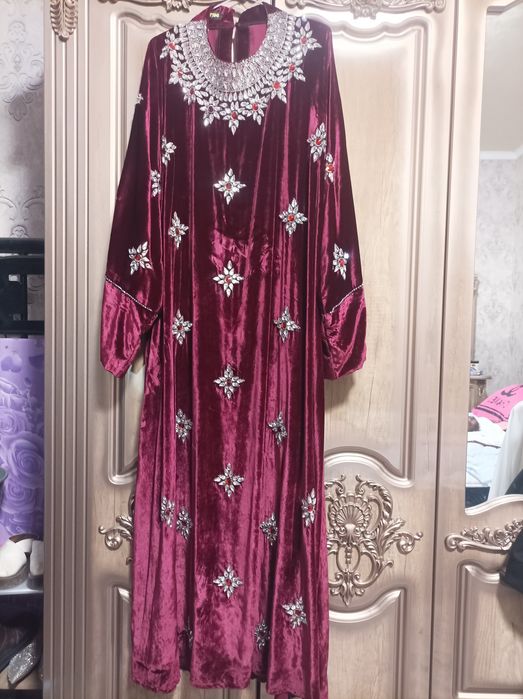 Toʻy libosi sotiladi