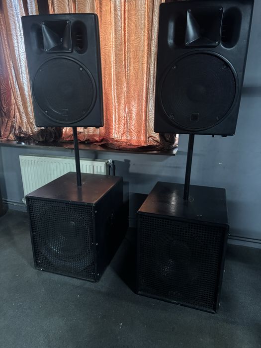 Vand doua topuri doua boxe cu doi basi 1200w cu 300 w