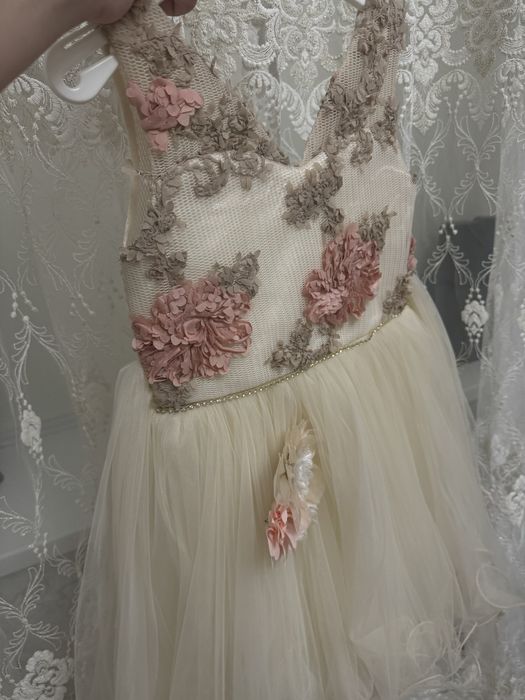 Продам платье все вместе за 30к(торг имеется)