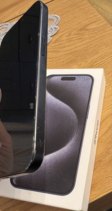 Продавам iPhone 15 Pro