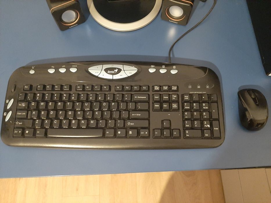 Sistem pc +tastatura,mouse,boxe și monitor