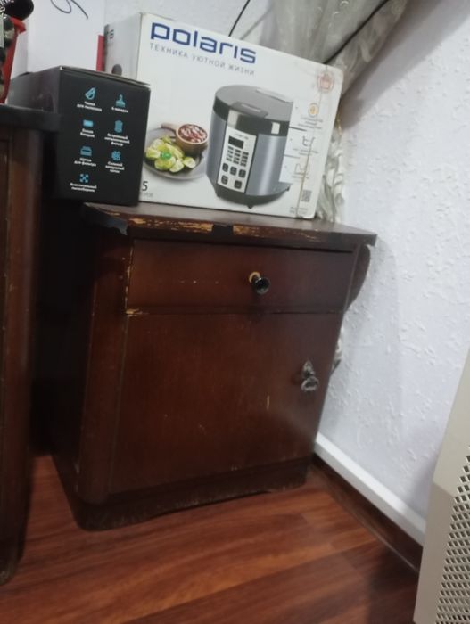 Диван. Тремо. Тумбочка . Эман  дарахтидан ясалган.