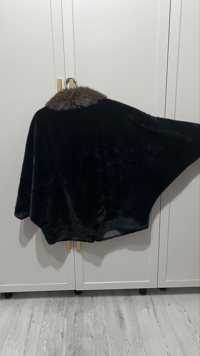 Продам шубу размер стандарт.