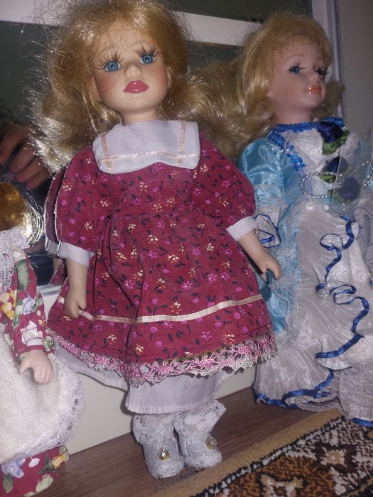 Кукла из фарфора