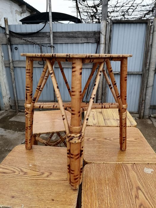 Табуретки деревянные