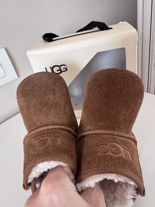 UGG-uri marimea 20.5