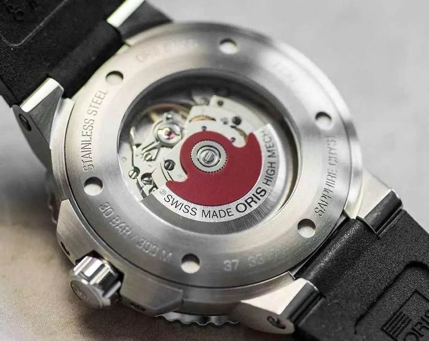 Швейцарские часы фирмы Oris Aquis. Механические с автоподзаводом.