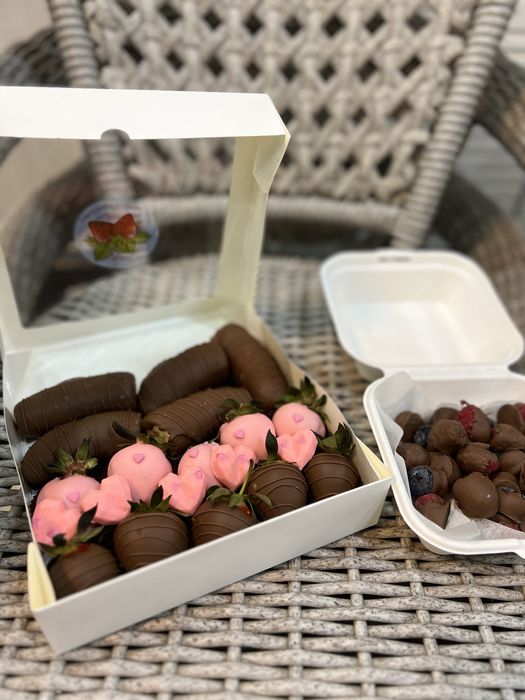 Клубника в шоколаде банан