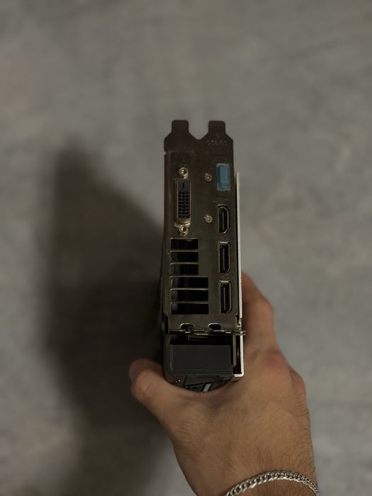 Radeon RX480 nitro+ 8gb