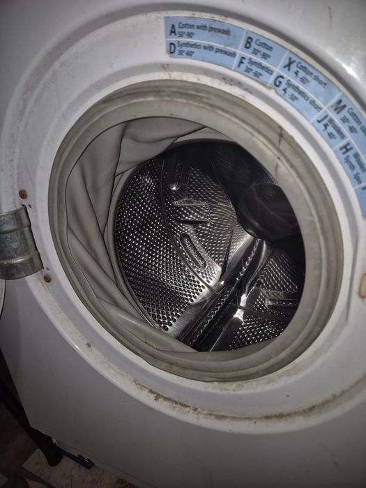 Продам б/у стиральную машинку.