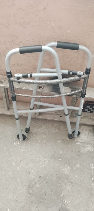 Ходунки в хорошем состоянии палочки поношенном состоянии