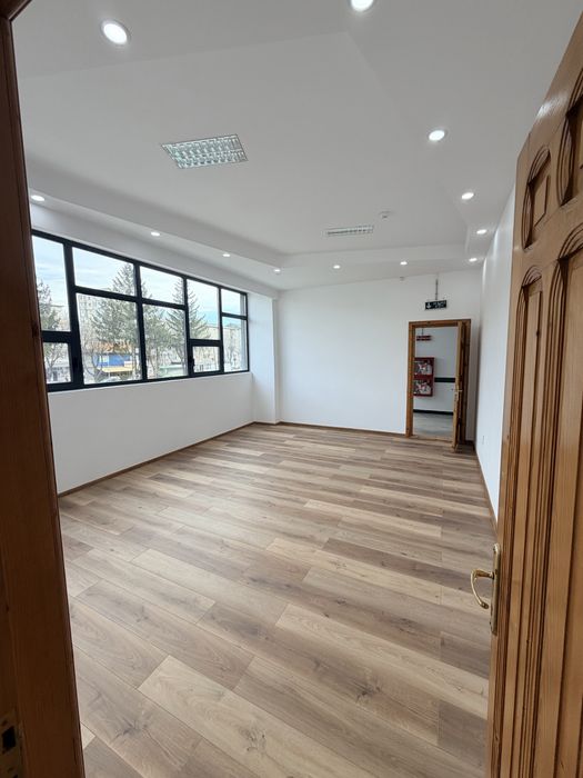 Inchiriez spatiu birouri/ cabinete office/ medical 130 mp