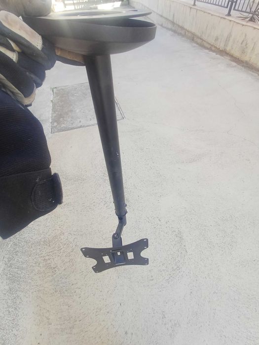 Таванна стойка за телевизор