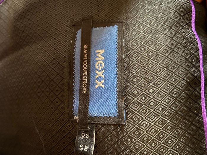 Продавам мъжко вталено сако Mexx
