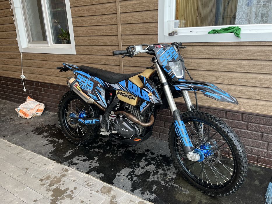 Продам мотоцикл 250 куб эндуро 6 ступка