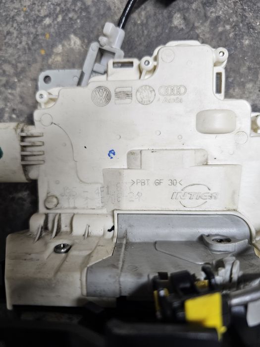 Брава Ауди a6 c6 4f двете предни и една задна