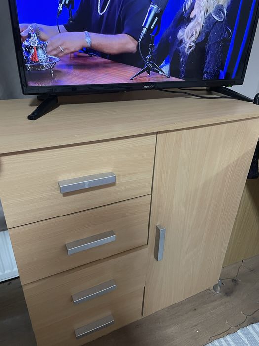Dulap  pentru depozitare si tv