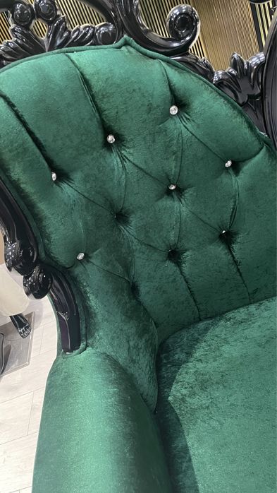 Роскошный диван в стиле барокко