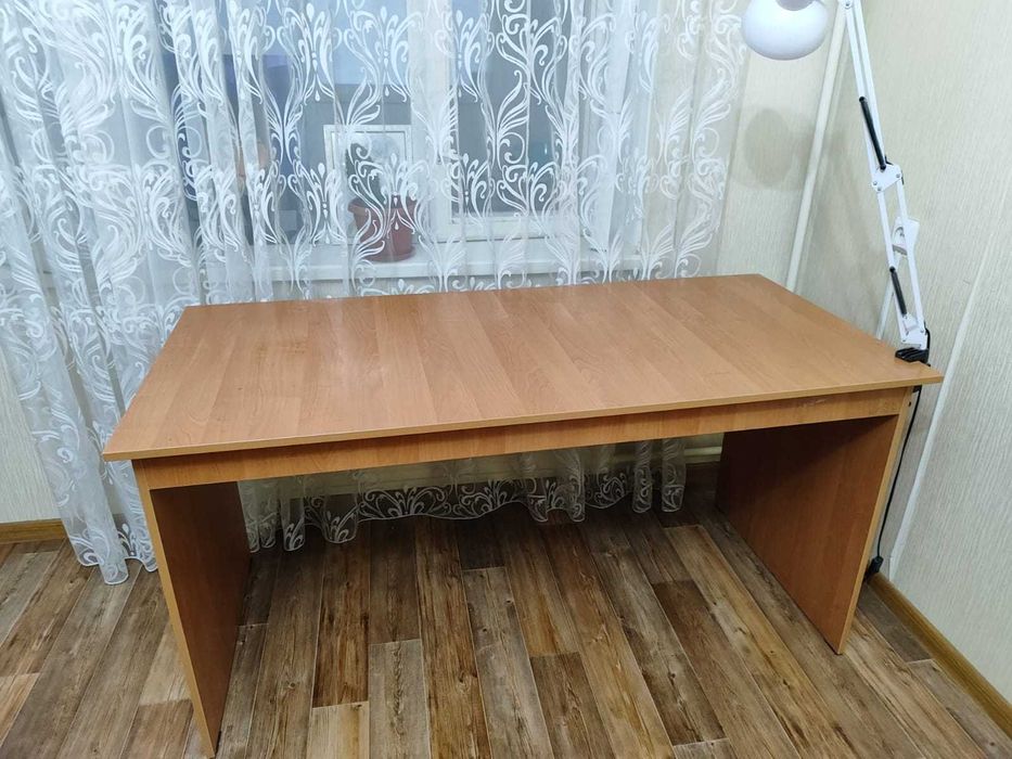 Письменный стол коричневый