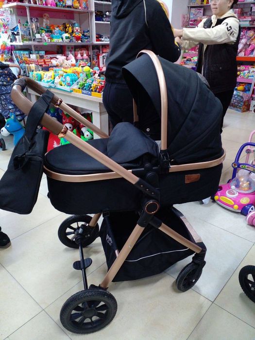 Коляска брендовая Кидило
Продаётся за 800 тысяч 
Новая использовали 2,