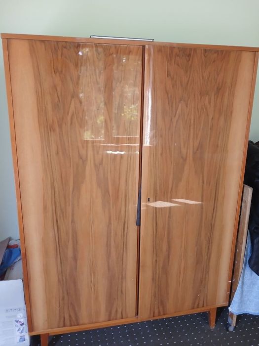 Mebel sotiladi. 2 ta