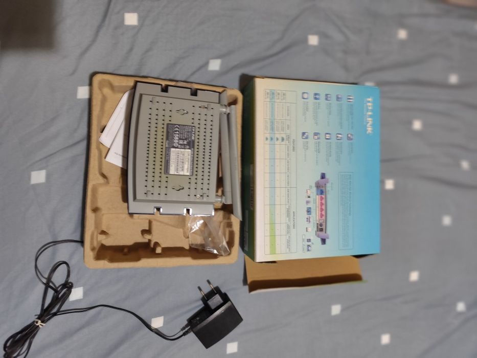 Router Tenda și două routere TPLink utilizate