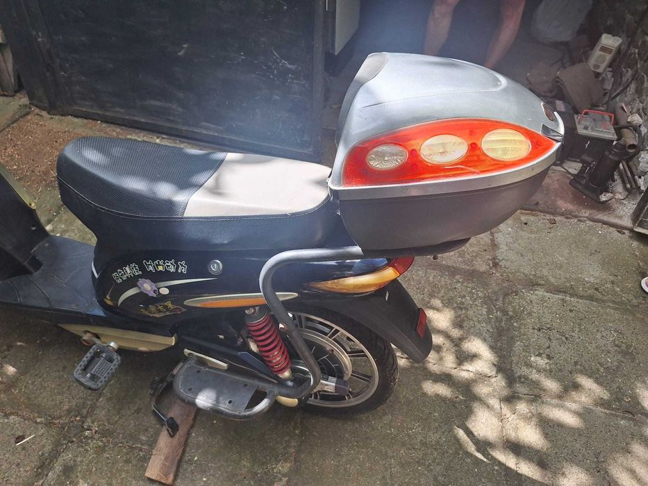 Електрически скутер
Електрически скутер