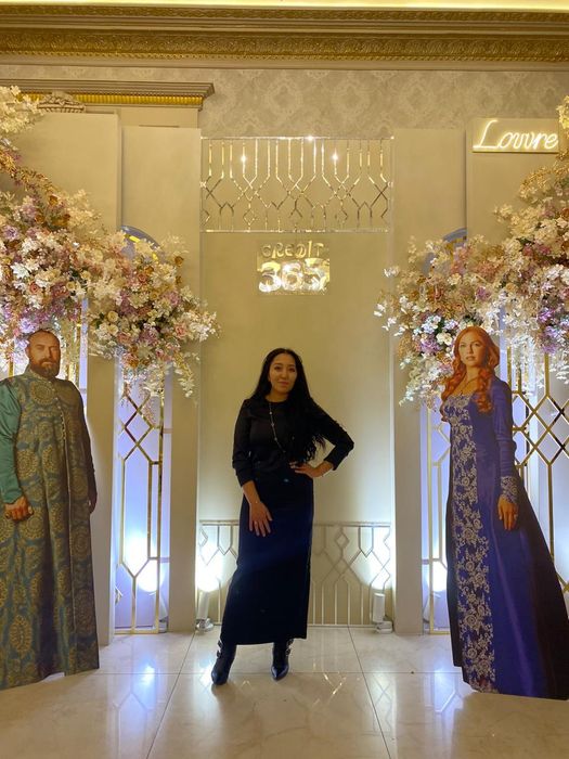 Чёрное атласное платье