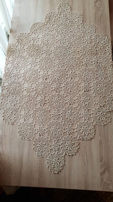 Dantelă vintage croșetată manual - 105/105 cm