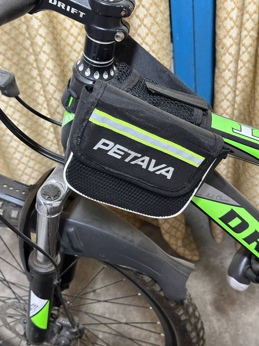 Велосипед зеленный.