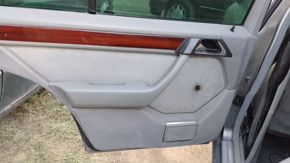 Салон на Mercedes Benz w124