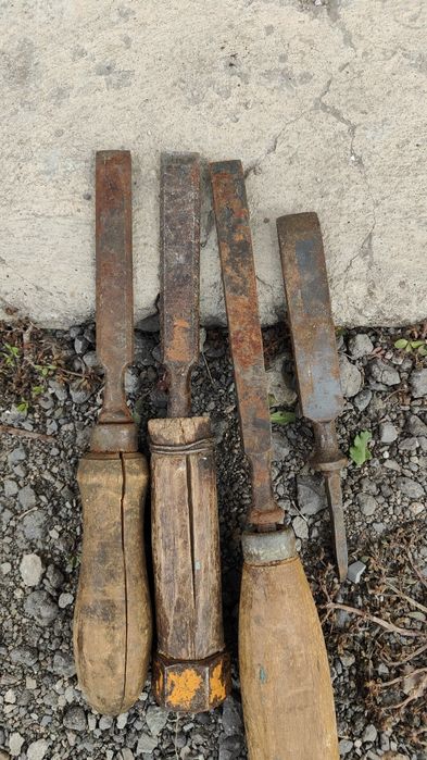 Шётка для чистки металла и другие