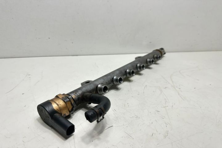 Rampa injectoare 076130093v245 Volkswagen VW Crafter prima generatie