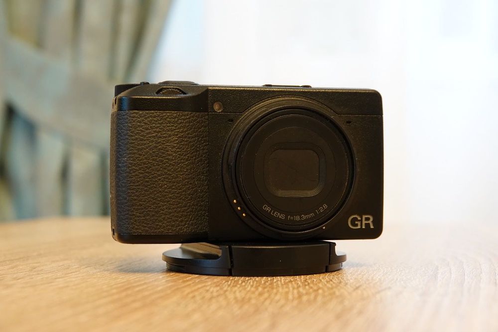 Ricoh GR III 3 ,camera foto compacta, APS-C, street photography, travel photography, camera premium, 24MP, 28mm, f2.8, WiFi, Bluetooth, RAW DNG aparat