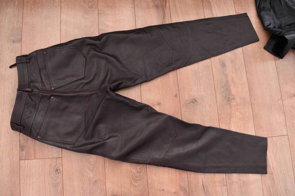 Pantaloni dama din piele marca Apart