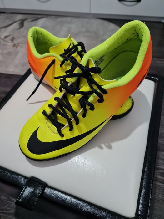 Ghete fotbal Nike Mercurial uzate