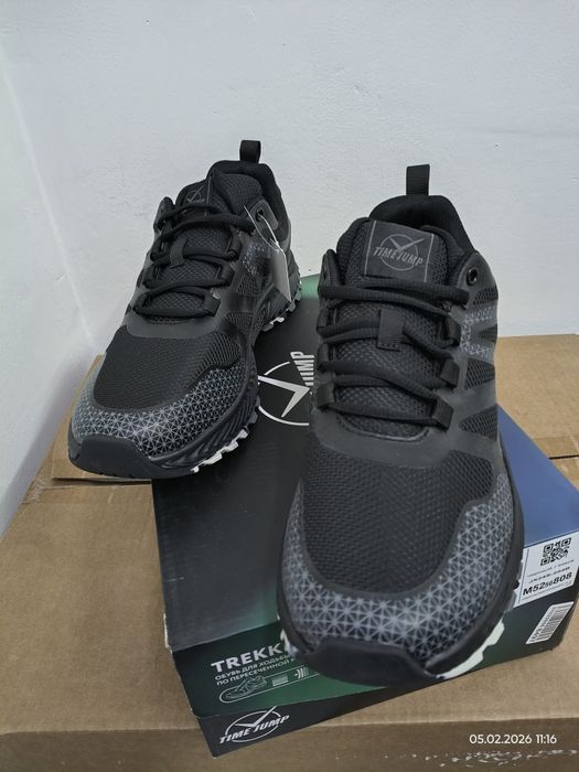 Треккинговые кроссовки Time Jump. Новые