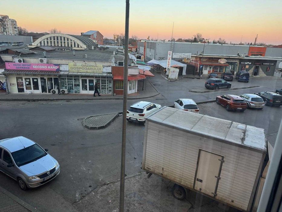 Apartament de inchiriat piata centrala etaj 1 renovat si utilat