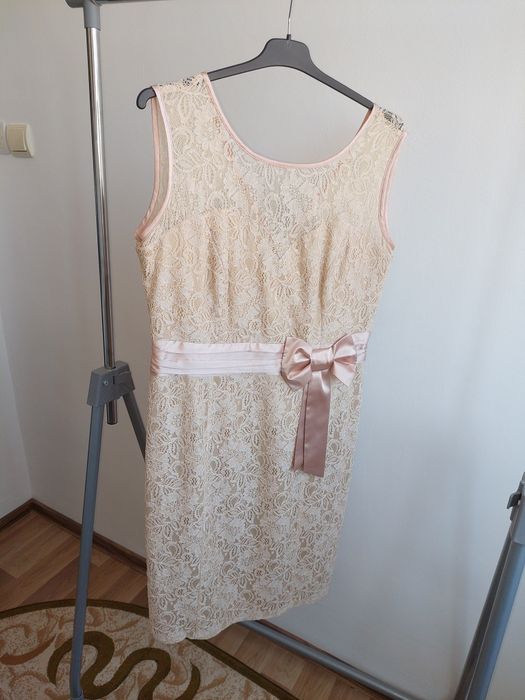 Vand rochie de dantela bej mărime M