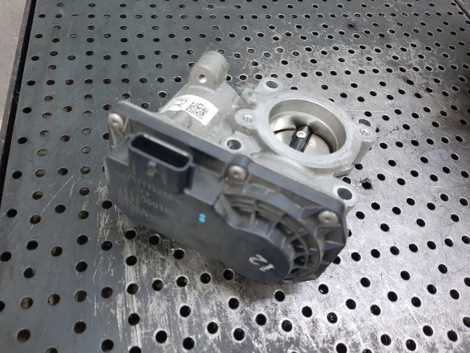 clapeta acceleratie 0.9 tce h4bb408 renault captur renault clio 4 h8201171233 161206038r