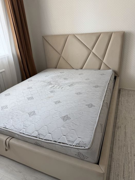 Продам двуспальную кровать