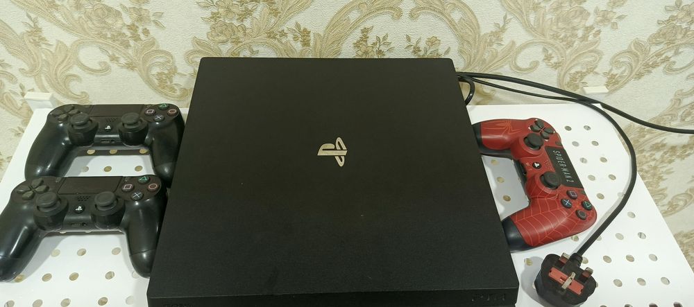 Продам плейстейшен 4 про