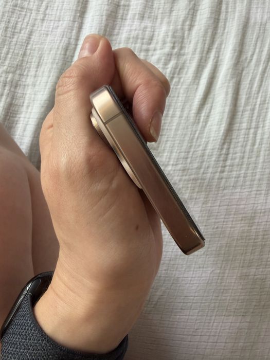 Продам iphone 16 pro