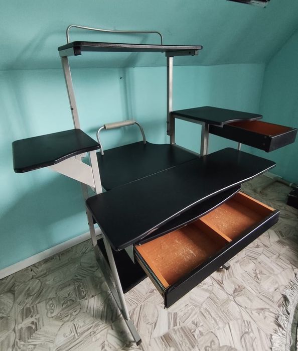 Продам компьютерный стол