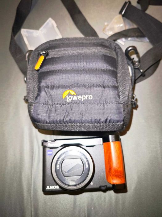 Фотоапарат за влогинг Sony ZV-1 с L грип/бракет SmalRig и екстри