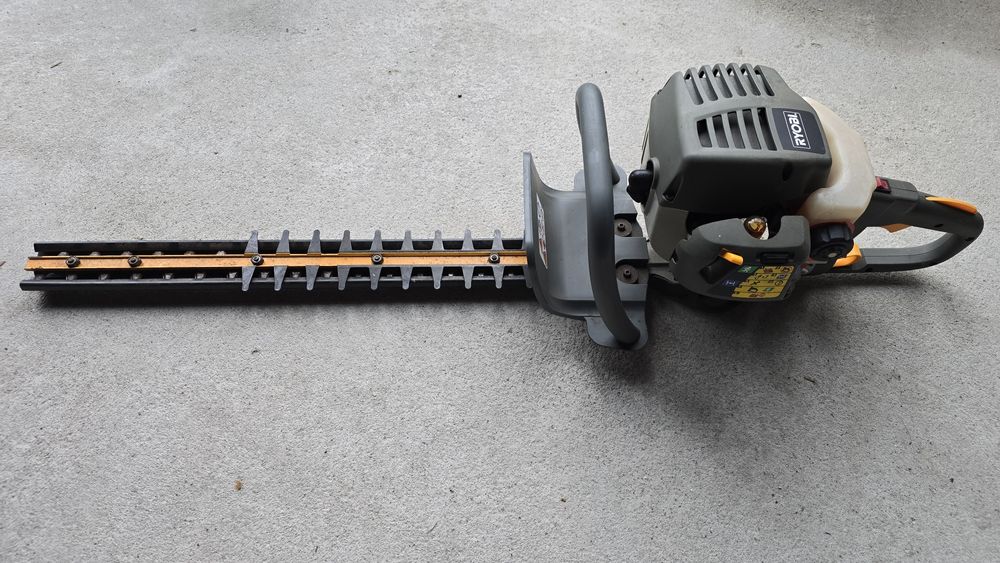 Trimmer Foarfeca gard viu Ryobi benzina