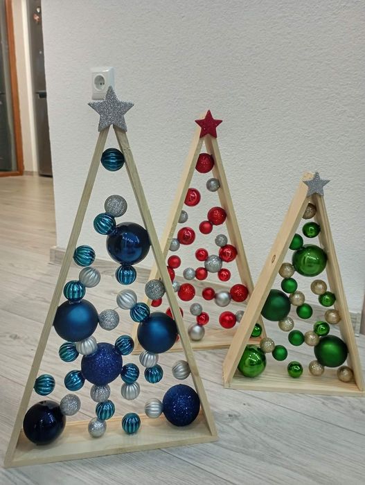 Ръчно изработени дървени елхички