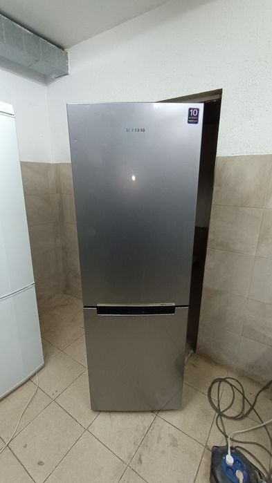 Хладилник с фризер Samsung inverter