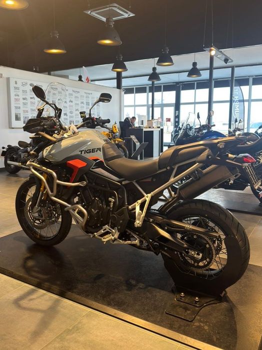 Lichidare Motocicletă Triumph Tiger 900 Desert Edition 2026  | Bonus accesorii | End Summer Sale