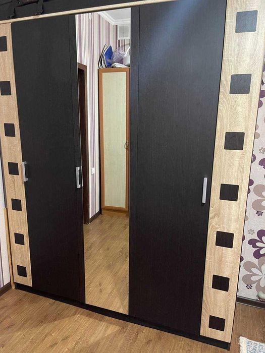 Шкаф и двухспальный кровать